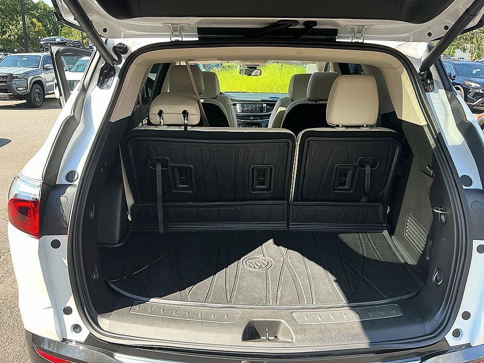 Used 2024 Buick Enclave Essence w/ Experience Buick Package FWD image 28