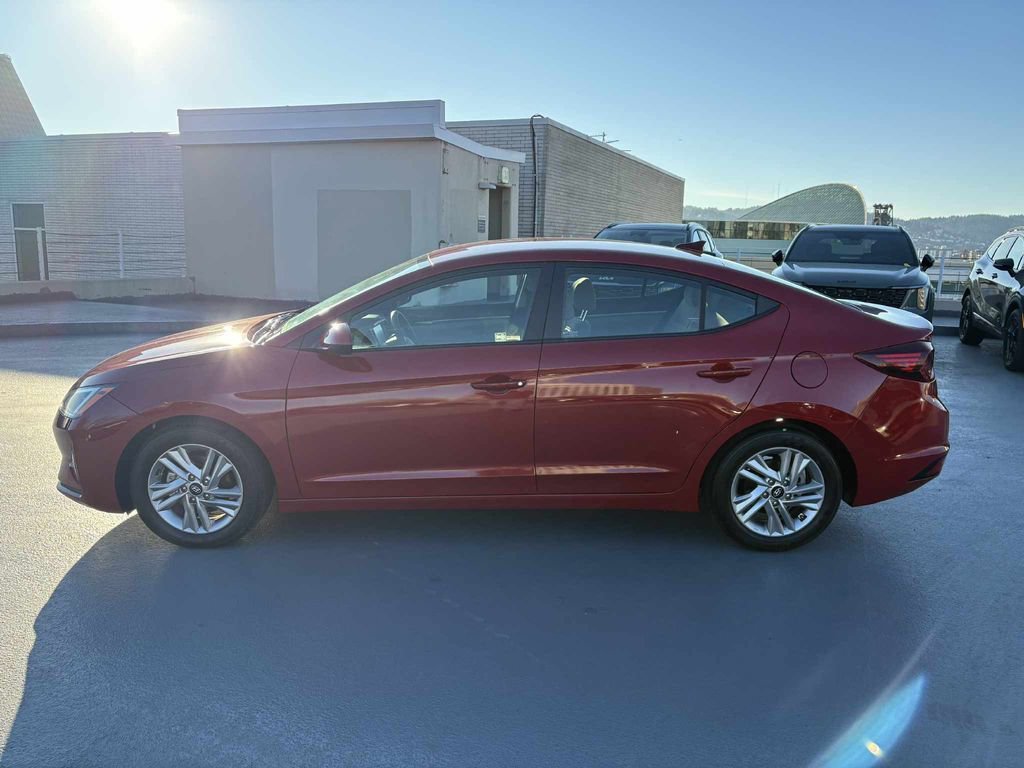Used 2020 Hyundai Elantra SEL image 2
