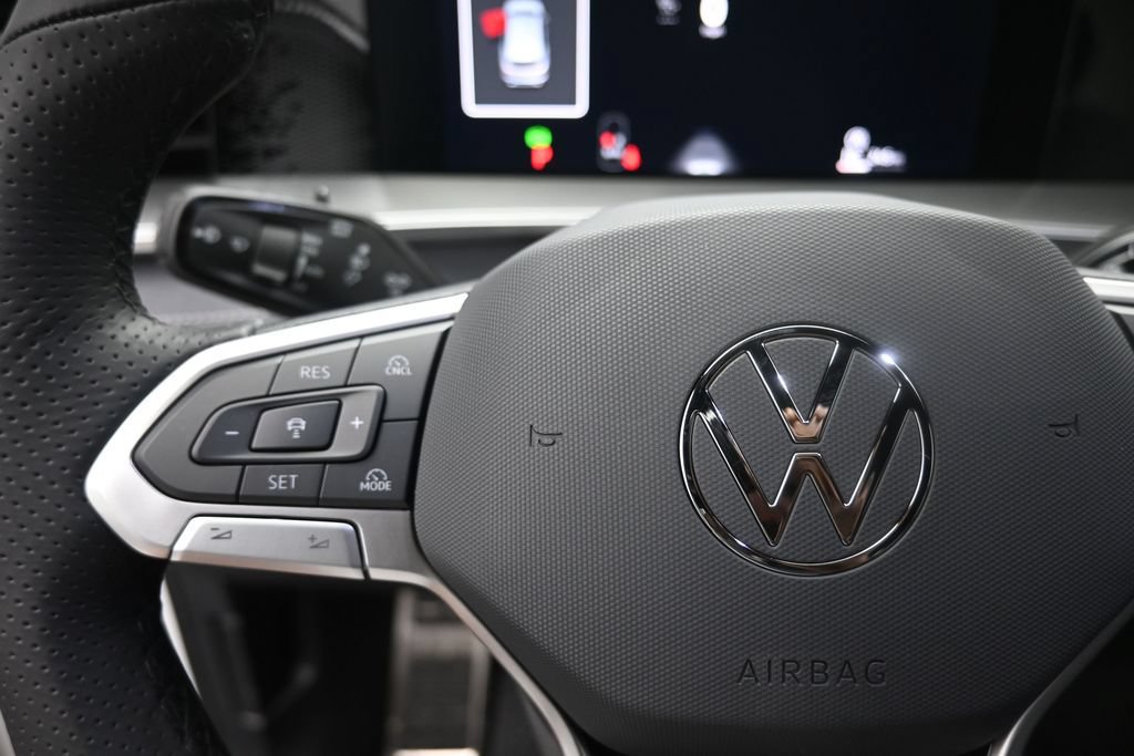 New 2026 Volkswagen Tiguan SE R-Line FWD image 15