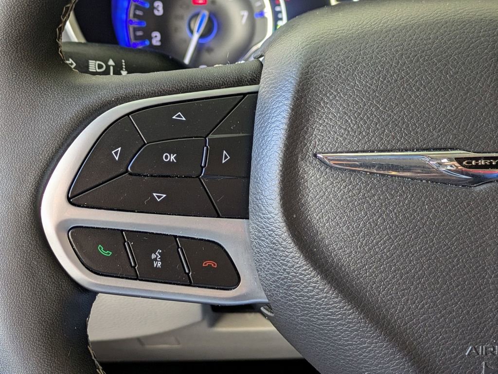 Used 2024 Chrysler Pacifica Touring-L image 20