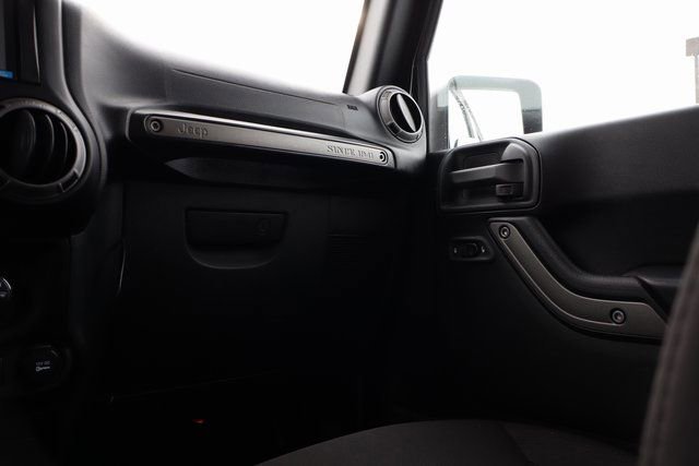 Used 2017 Jeep Wrangler Unlimited Willys image 38