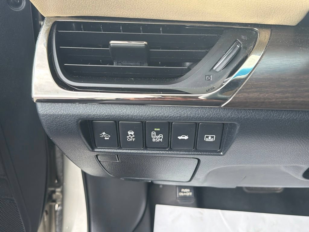 Used 2016 Toyota Avalon Limited w/ Toyota Safety Sense Package FWD image 34