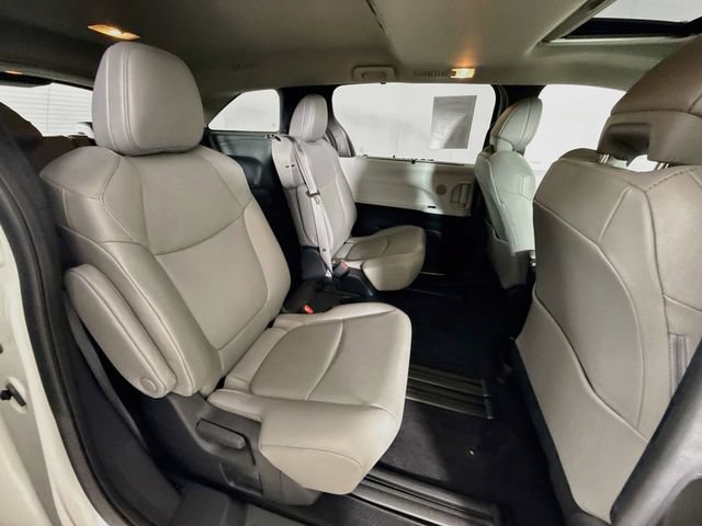 Used 2025 Toyota Sienna XLE FWD image 27