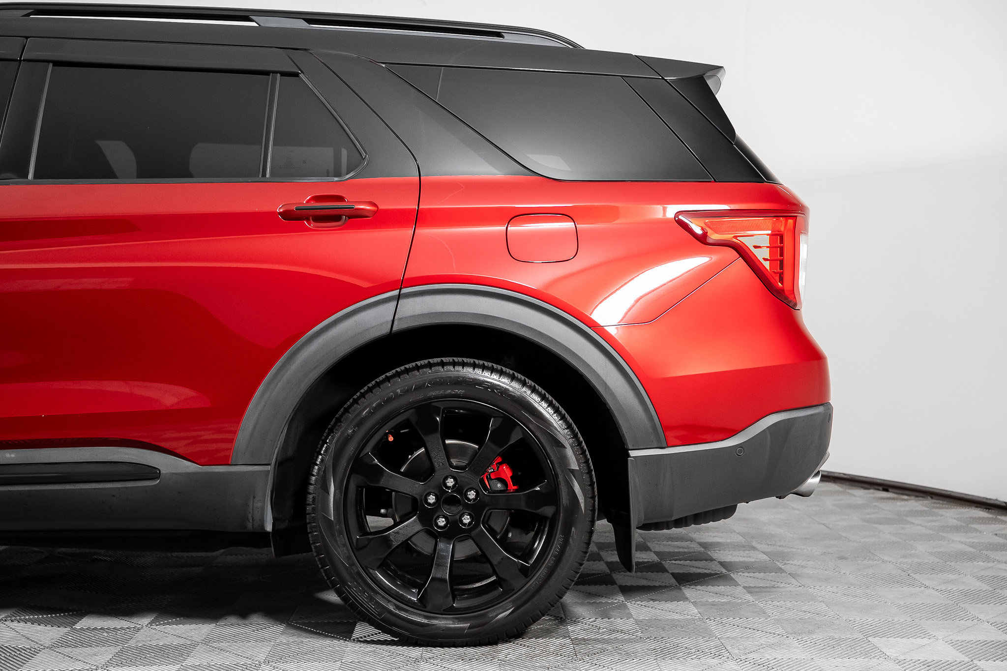 Used 2020 Ford Explorer Platinum w/ Premium Technology Package AWD/4WD image 18