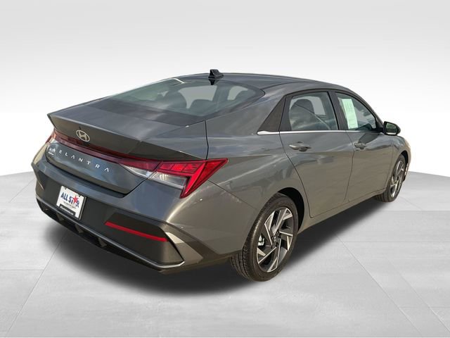 Used 2025 Hyundai Elantra SEL image 8