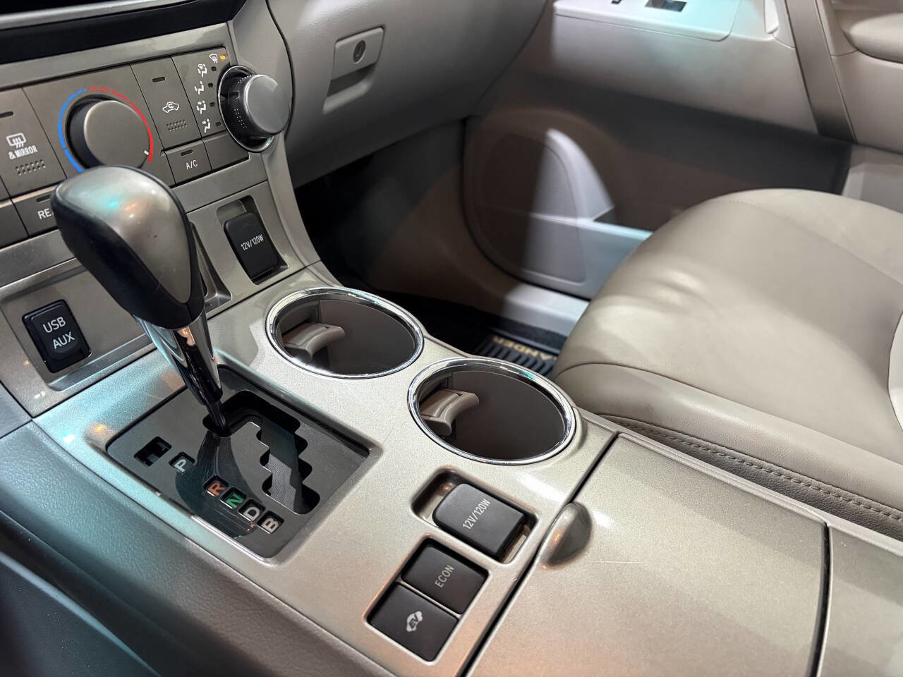 Used 2013 Toyota Highlander 4WD Hybrid image 15