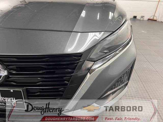 Used 2025 Nissan Altima 2.5 SV FWD image 12