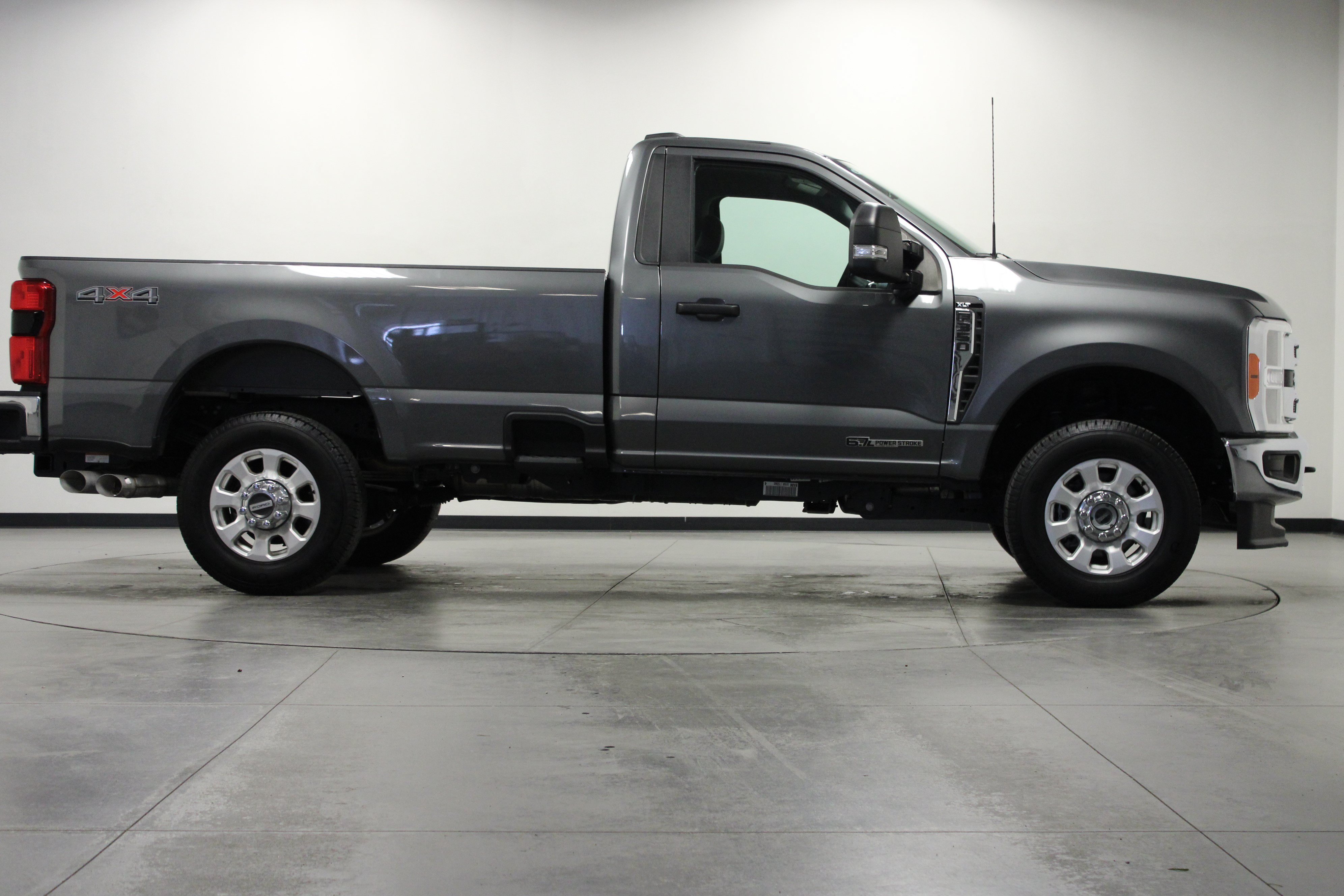 Used 2023 Ford F350 4x4 Regular Cab Super Duty image 3