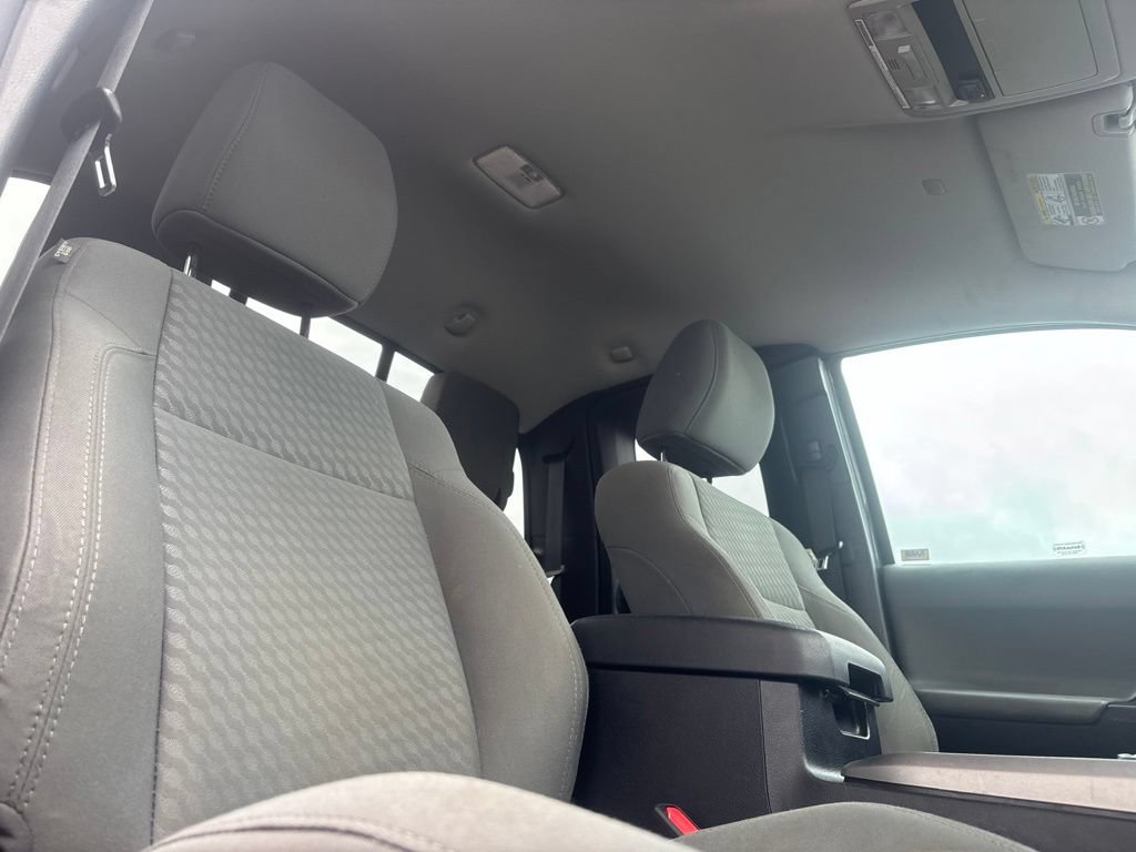 Used 2021 Toyota Tacoma SR5 w/ SR5 Appearance Package (SM) AWD/4WD image 25