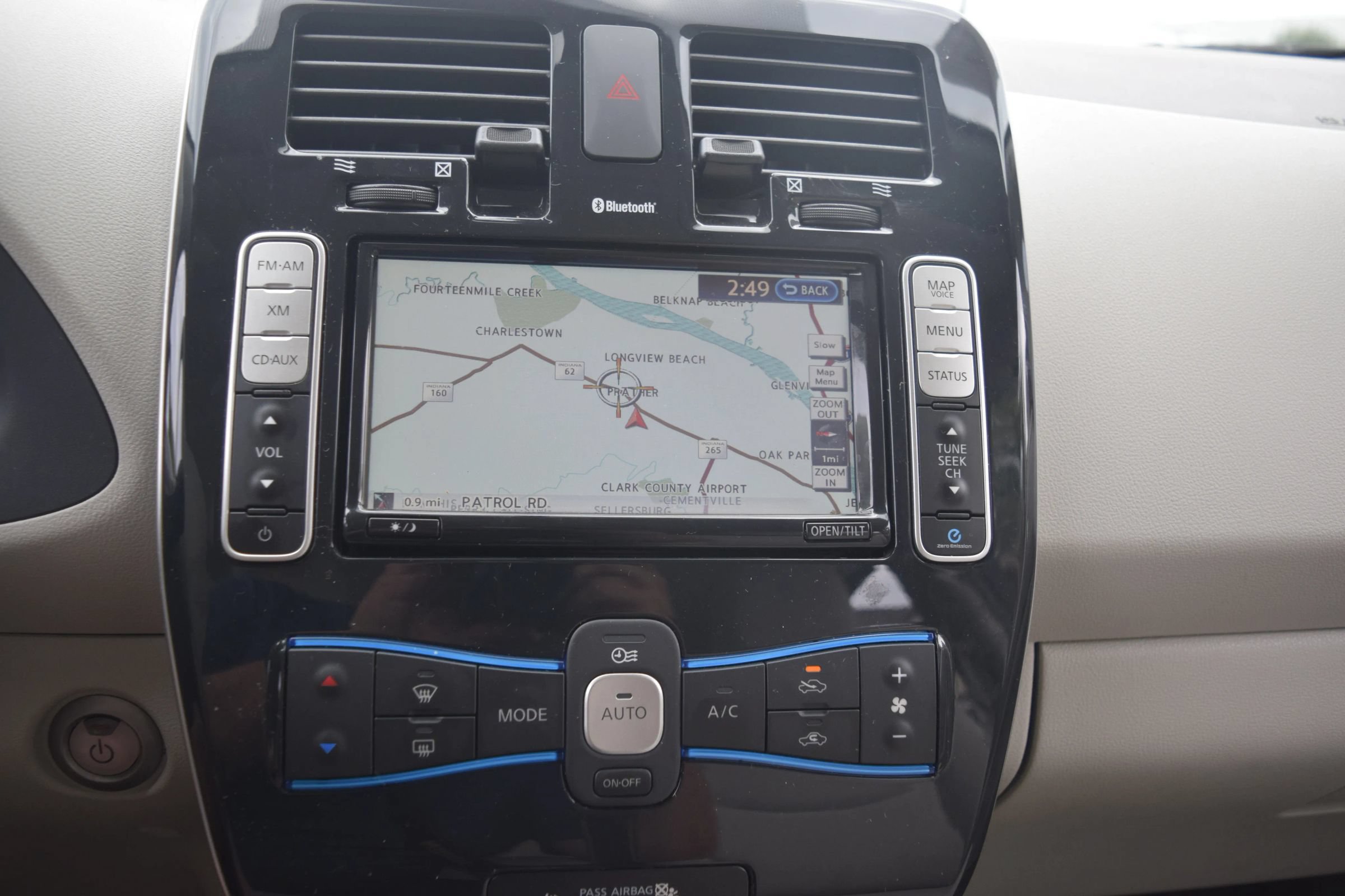 Used 2012 Nissan Leaf SL FWD image 11