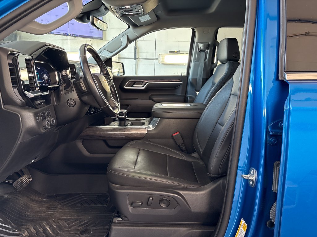 Used 2022 Chevrolet Silverado 1500 LTZ w/ Technology Package AWD/4WD image 14