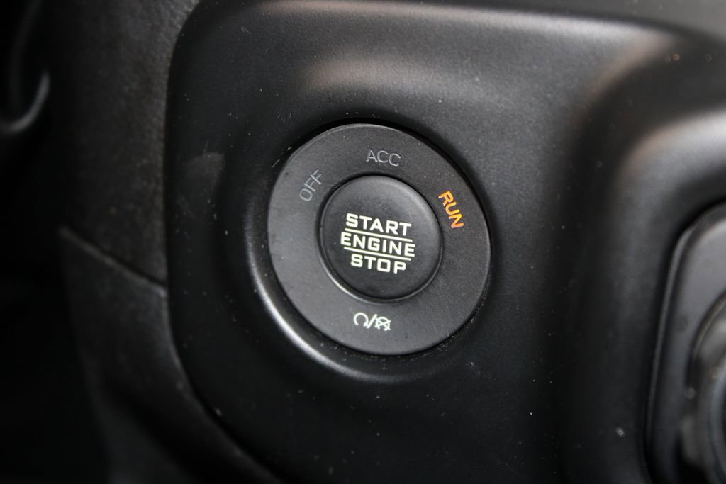 Used 2022 Jeep Gladiator Sport image 39