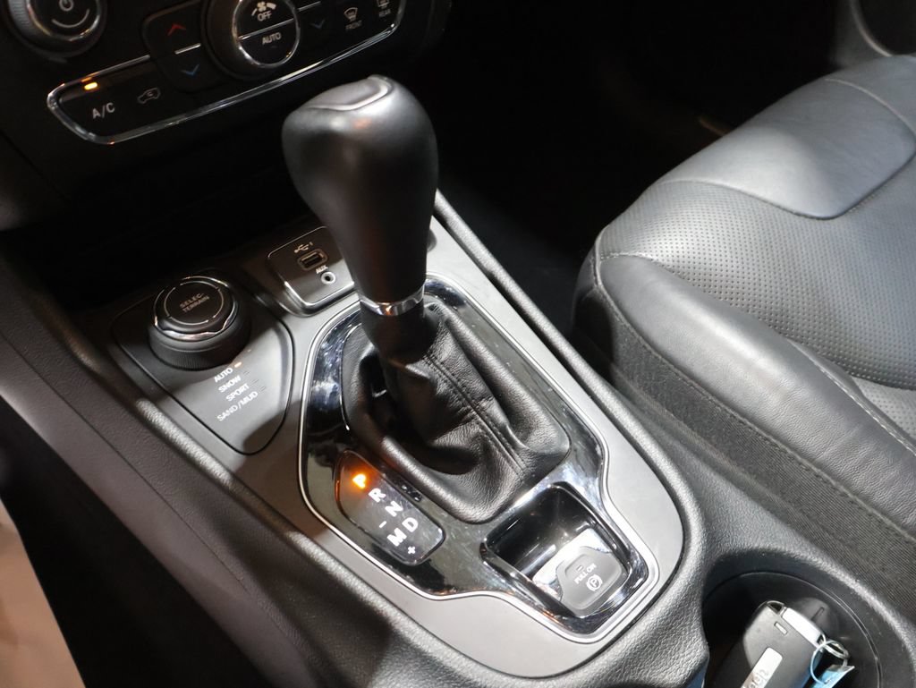Used 2021 Jeep Cherokee Limited AWD/4WD image 28