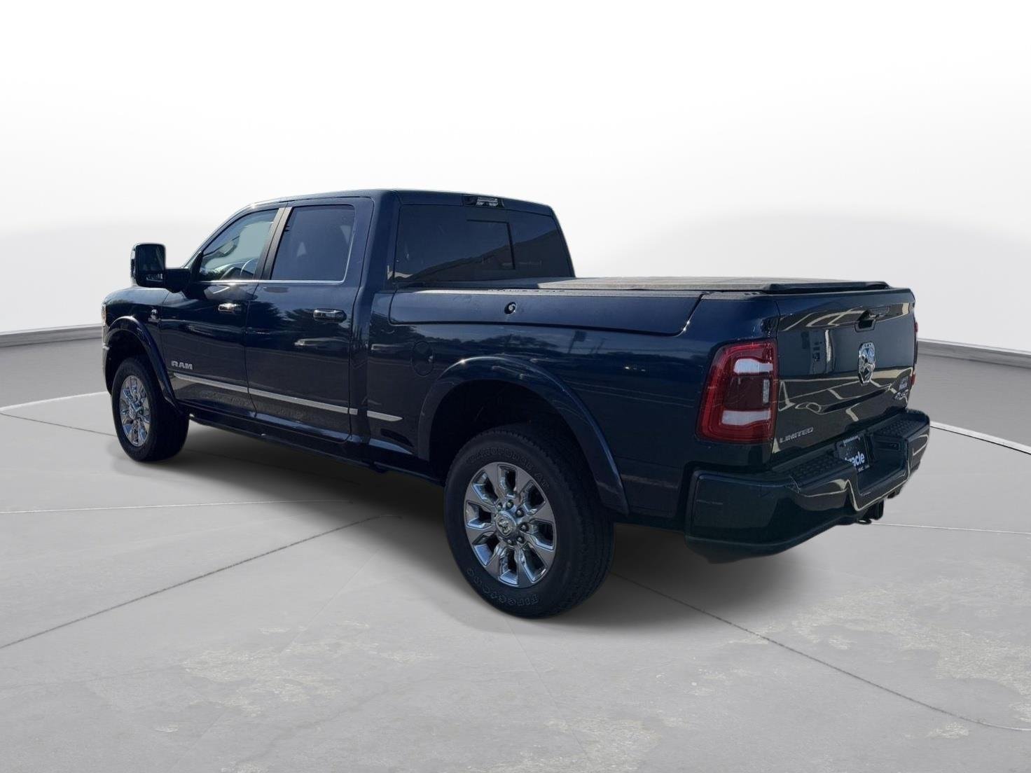 Used 2024 RAM 3500 Limited AWD/4WD image 3