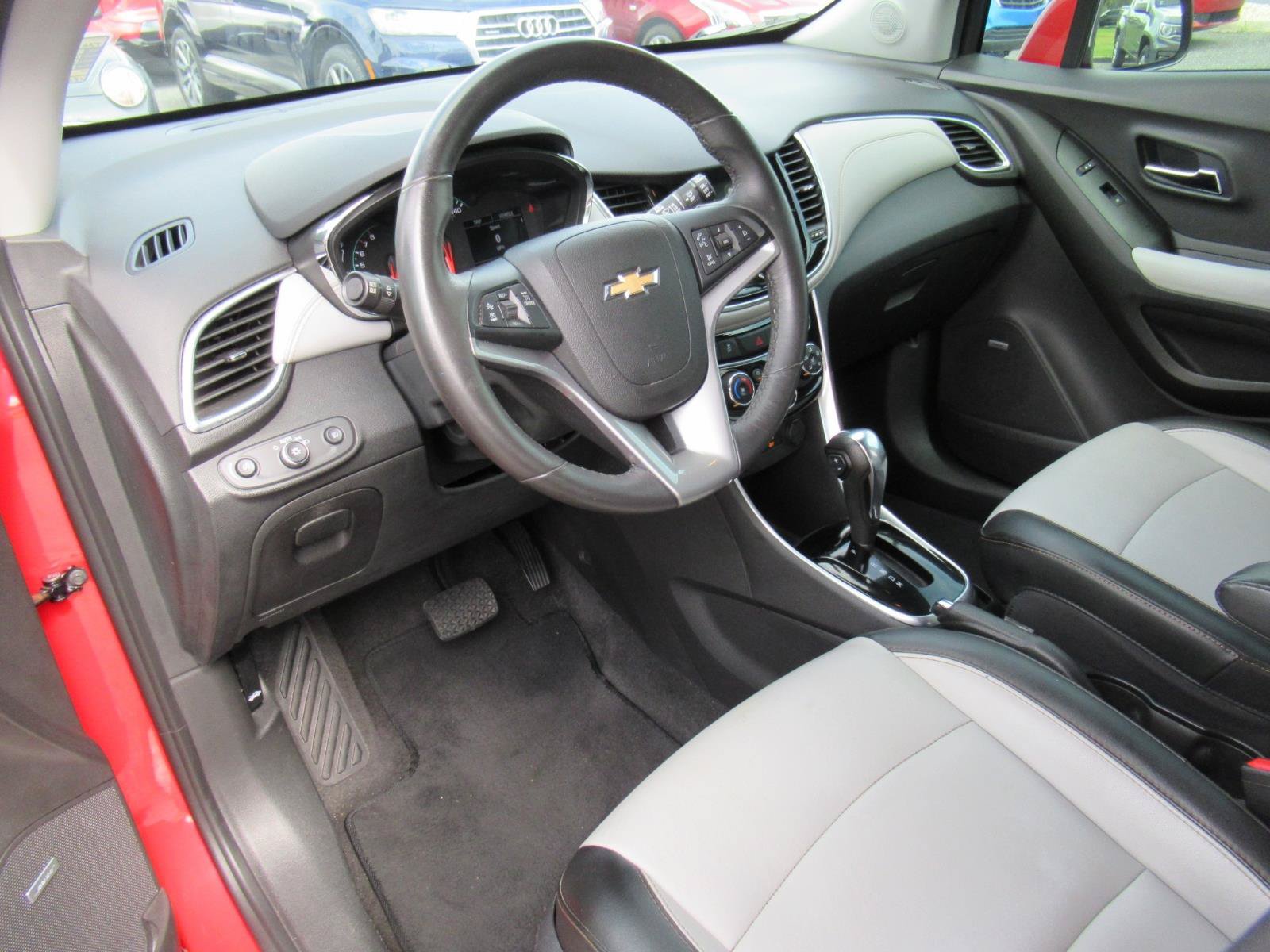 Certified 2018 Chevrolet Trax Premier FWD image 18