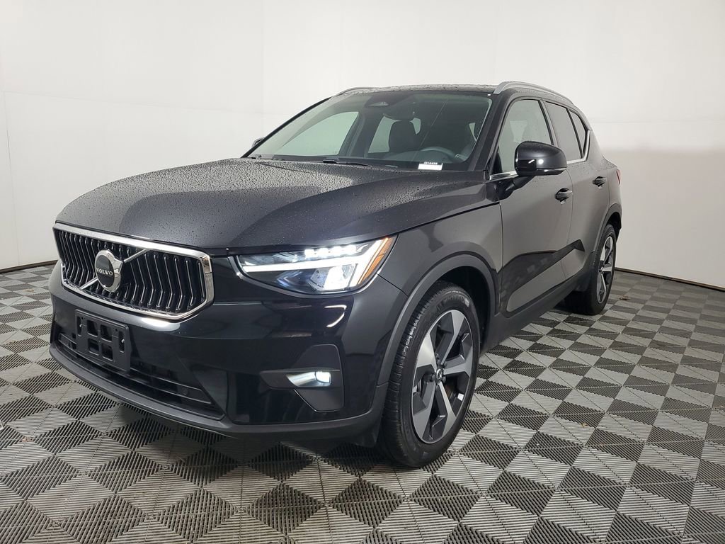 Certified 2023 Volvo XC40 B5 Plus w/ Protection Package Premier image 4