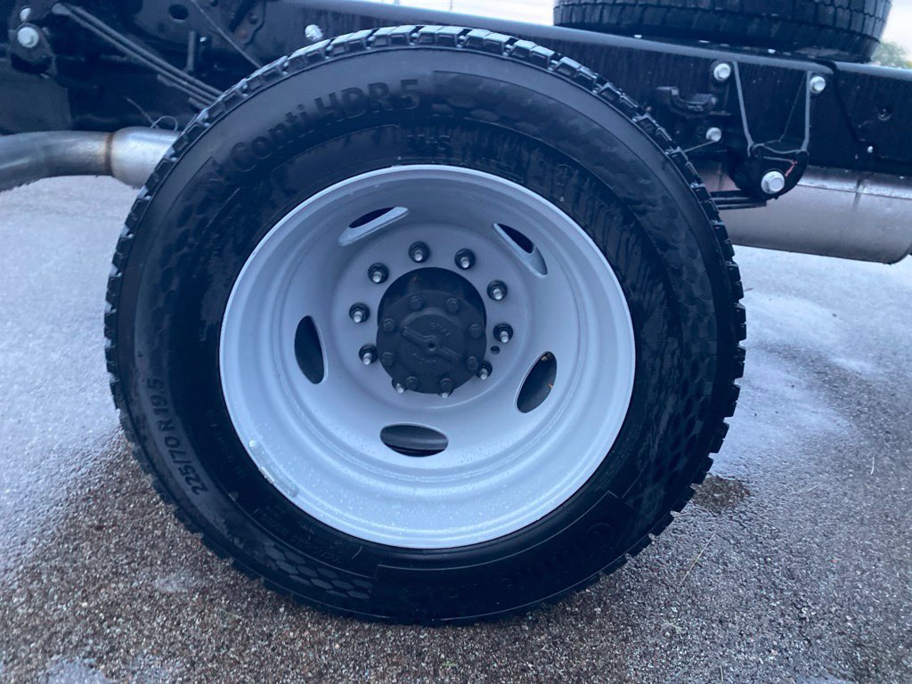 New 2027 Ford F450 XLT w/ XLT Value Package AWD/4WD image 8