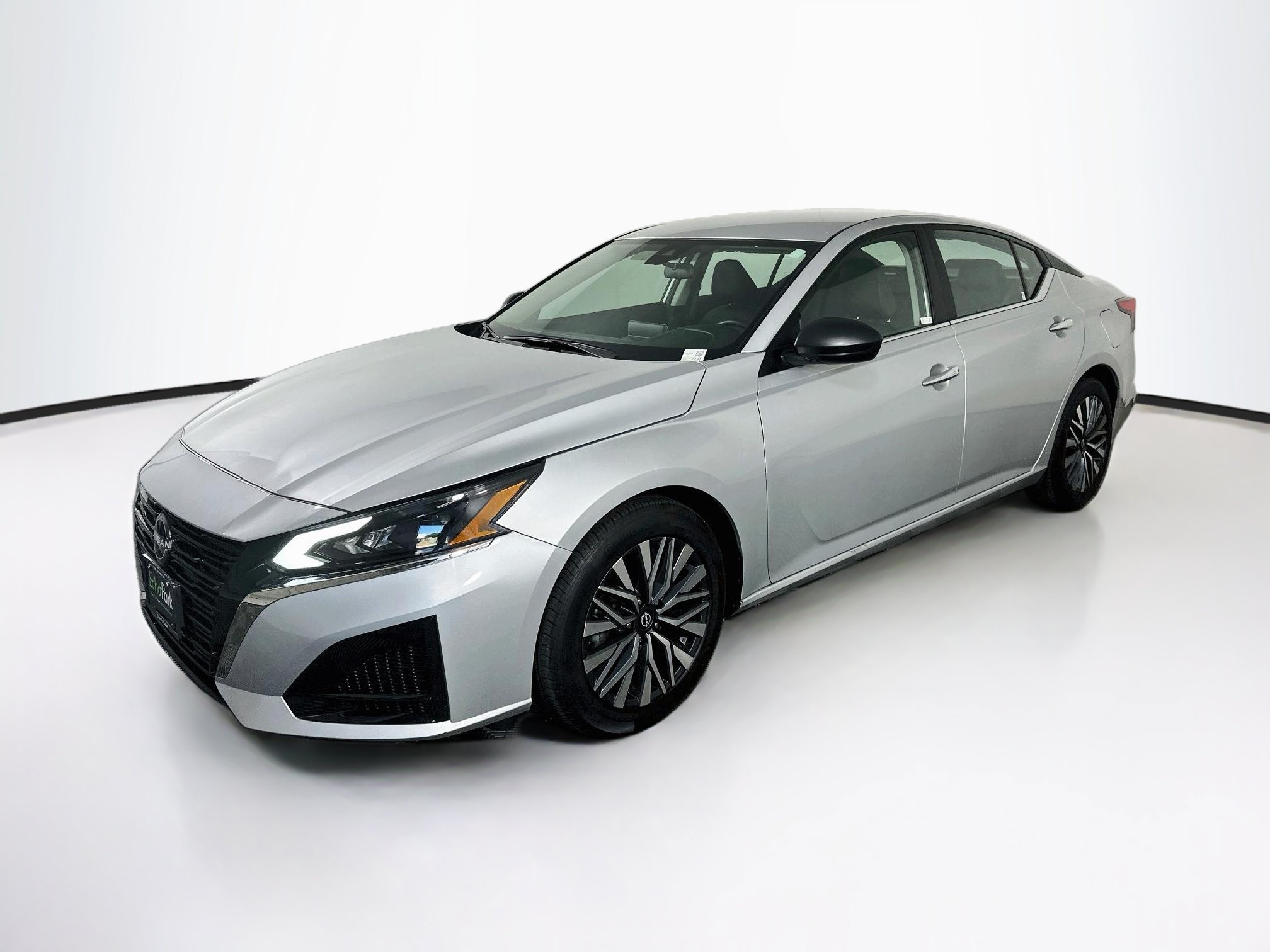 Used 2024 Nissan Altima 2.5 SV FWD image 3