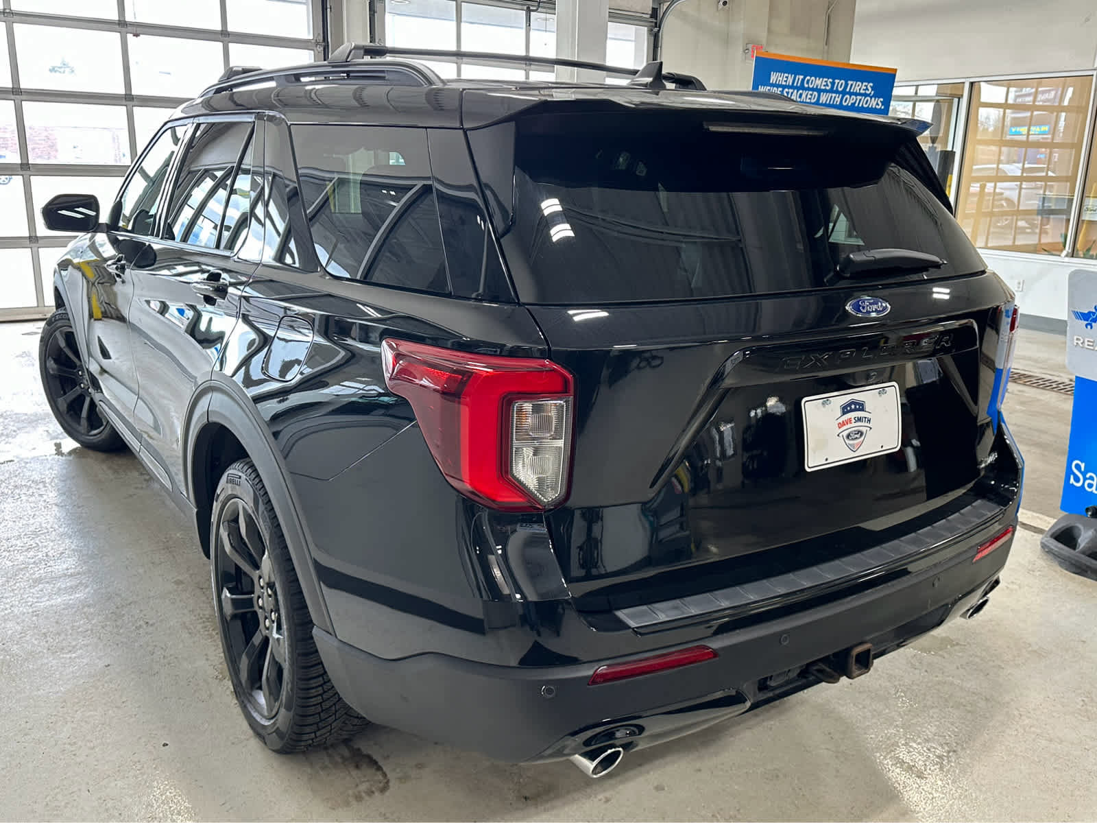 Used 2024 Ford Explorer ST-Line w/ Class IV Trailer Tow Package AWD/4WD image 8