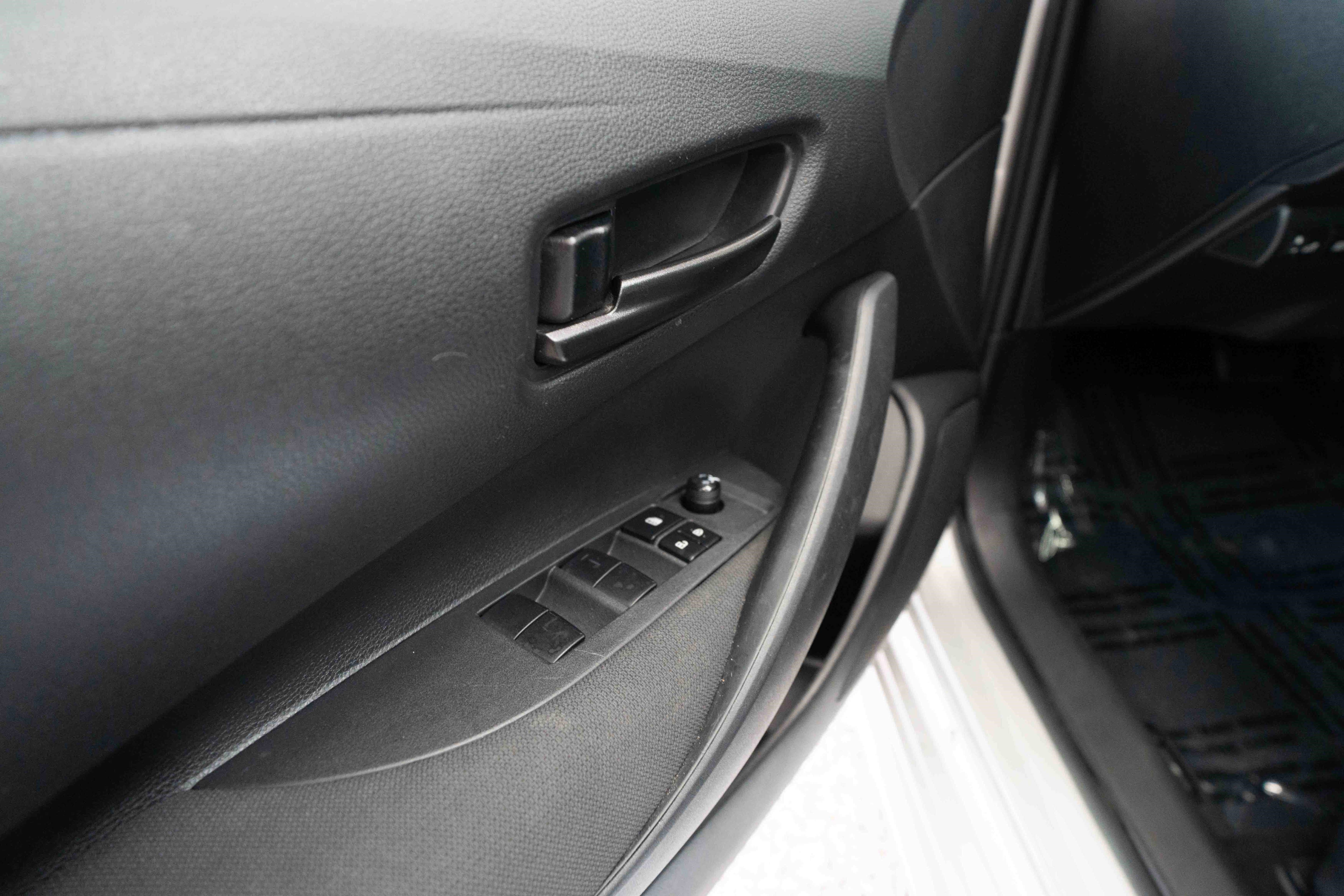 Used 2023 Toyota Corolla LE image 7