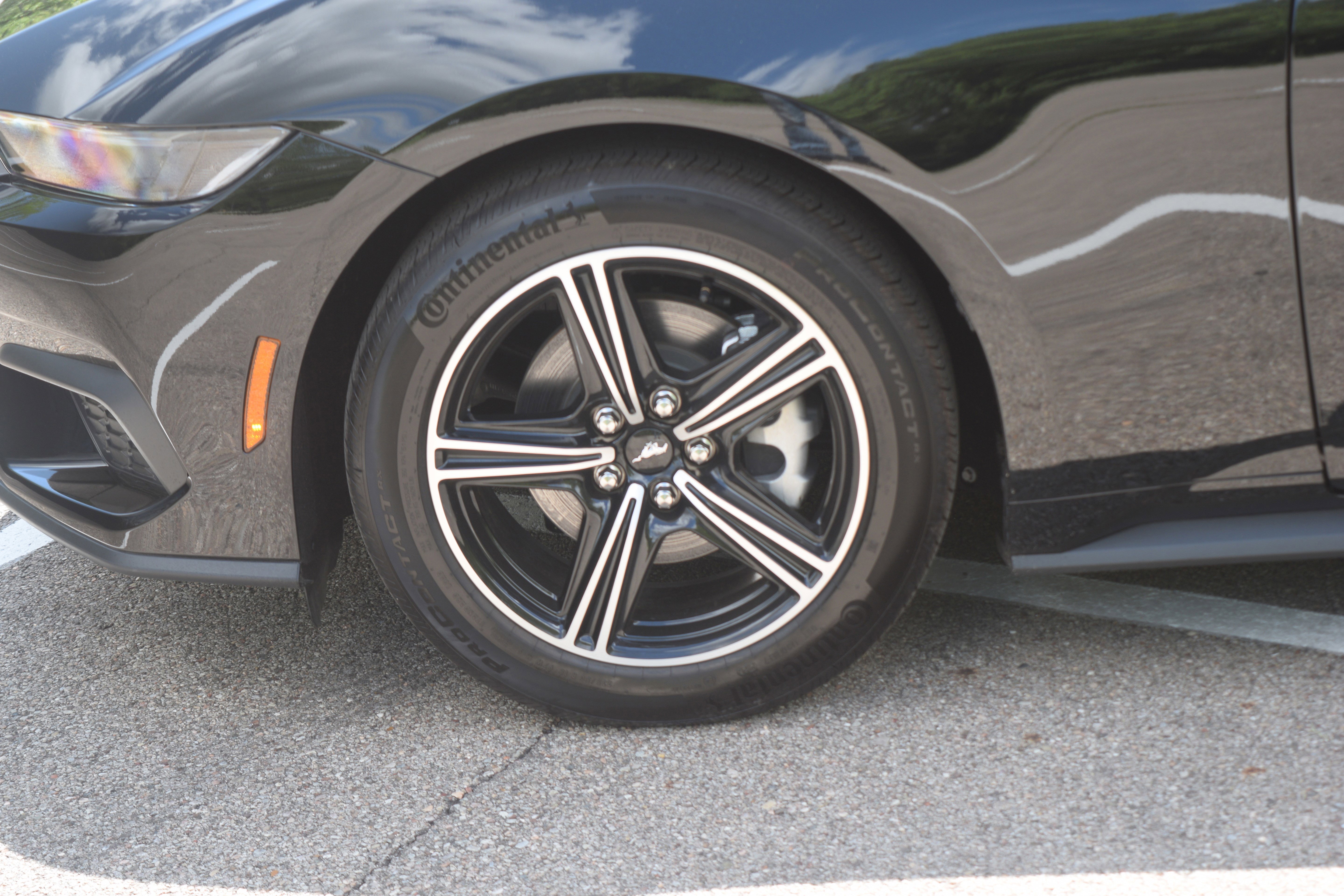 Used 2025 Ford Mustang Coupe RWD image 25