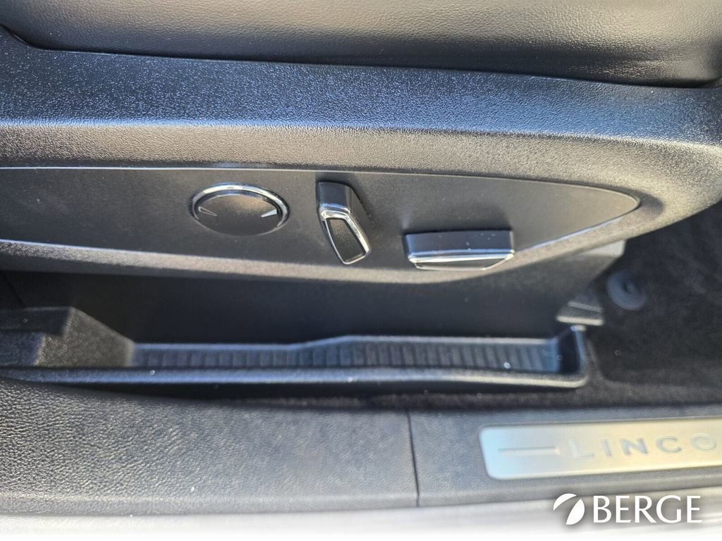 Used 2018 Lincoln MKX Reserve image 33