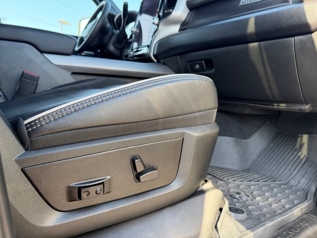 Used 2025 RAM 3500 Laramie AWD/4WD image 36