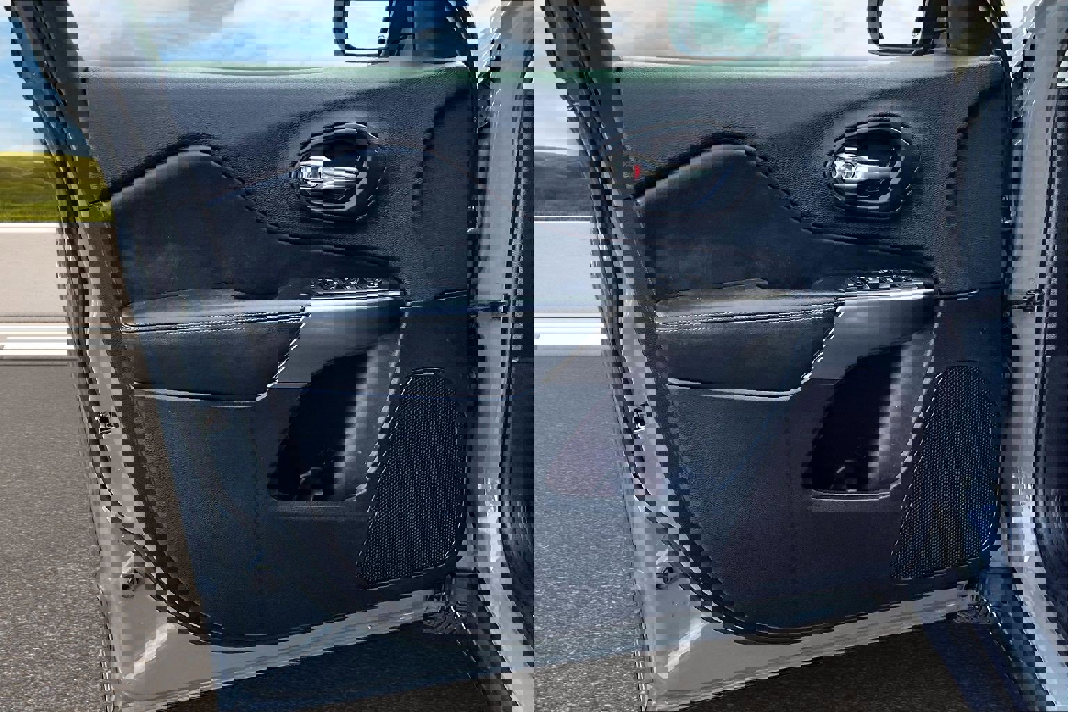 Used 2019 Jeep Cherokee Latitude Plus w/ Cold Weather Group image 12