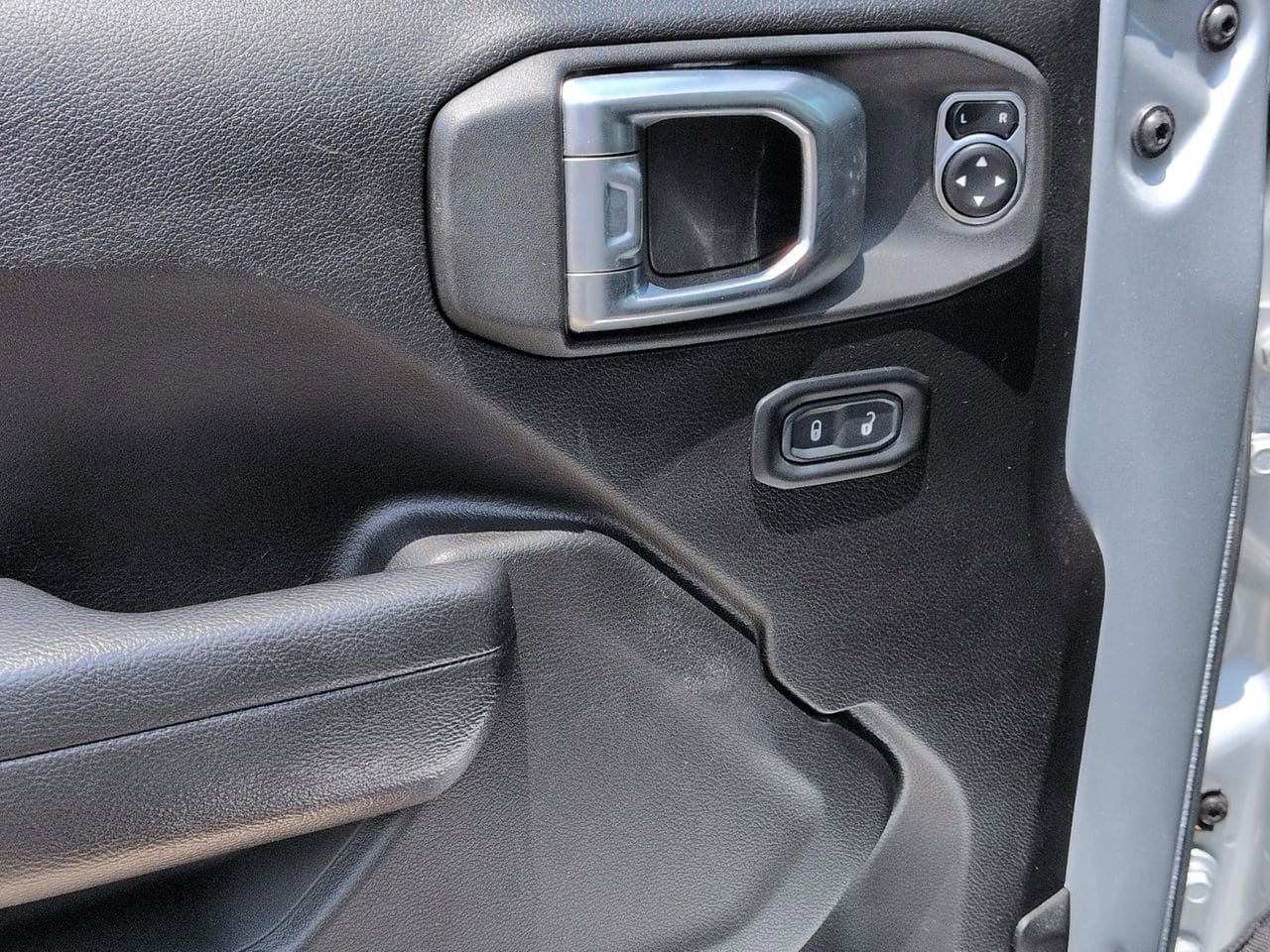 Used 2023 Jeep Gladiator Sport AWD/4WD image 9