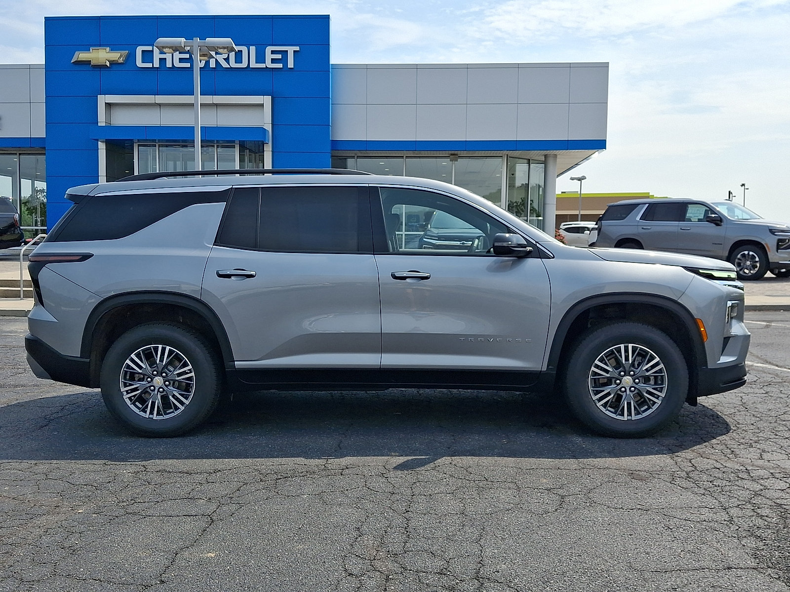 Used 2025 Chevrolet Traverse LT AWD/4WD image 7