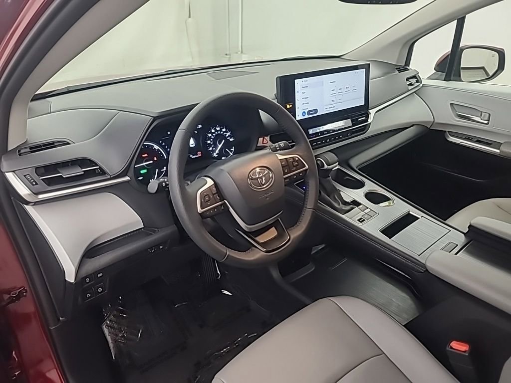 Used 2026 Toyota Sienna XLE image 28