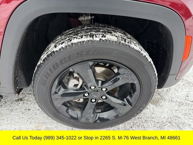 Used 2025 Jeep Grand Cherokee Altitude image 6