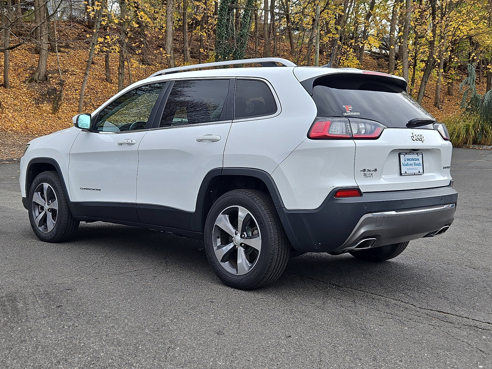Used 2019 Jeep Cherokee Limited image 4