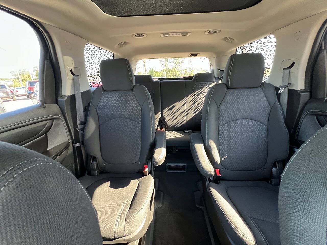 Used 2015 GMC Acadia SLE FWD image 13