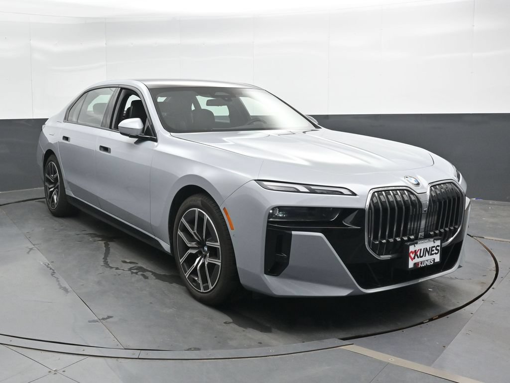 Used 2026 BMW 740i xDrive AWD/4WD image 4