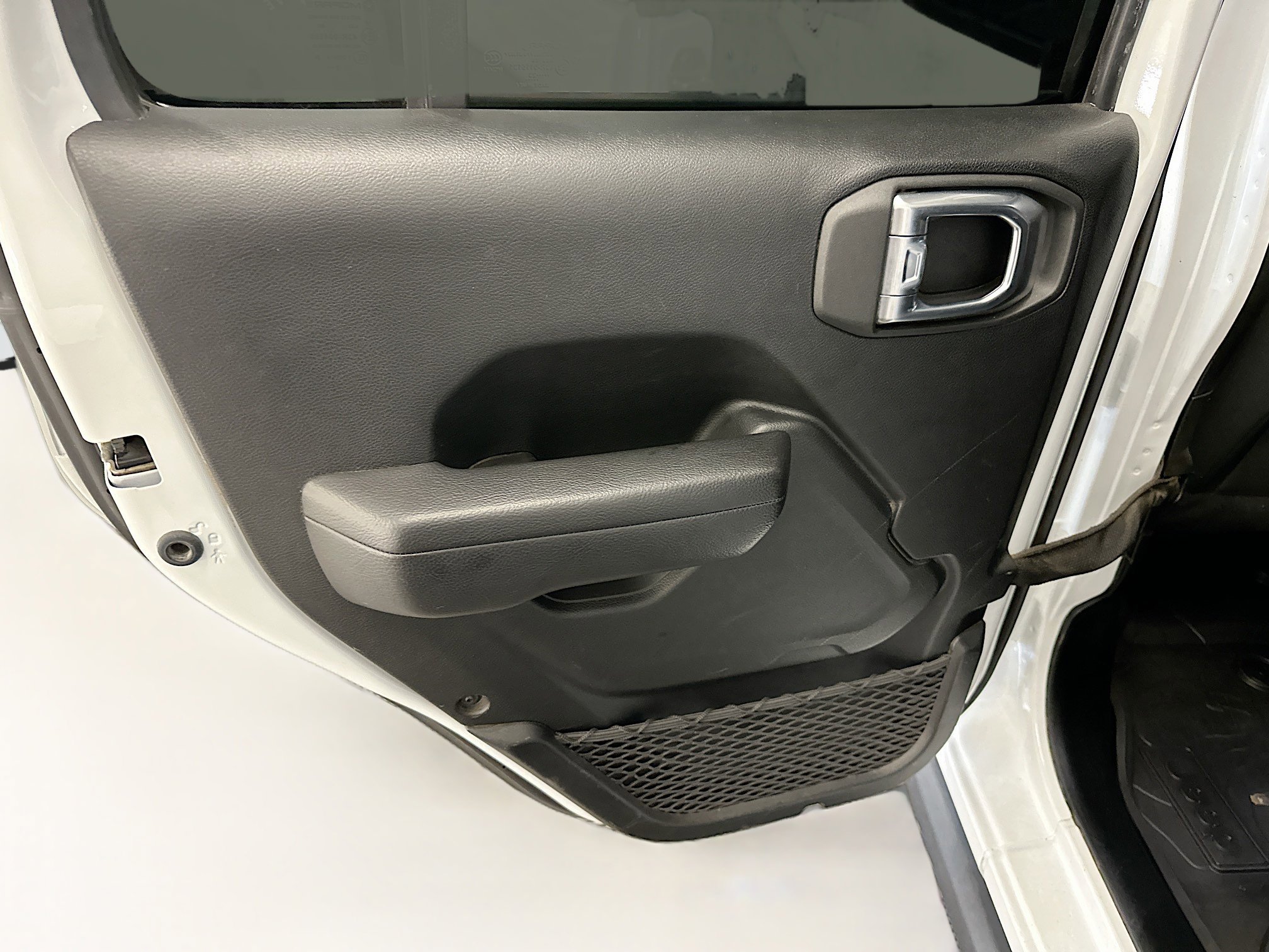 Used 2023 Jeep Wrangler Unlimited w/ Sun & Screen Package image 27