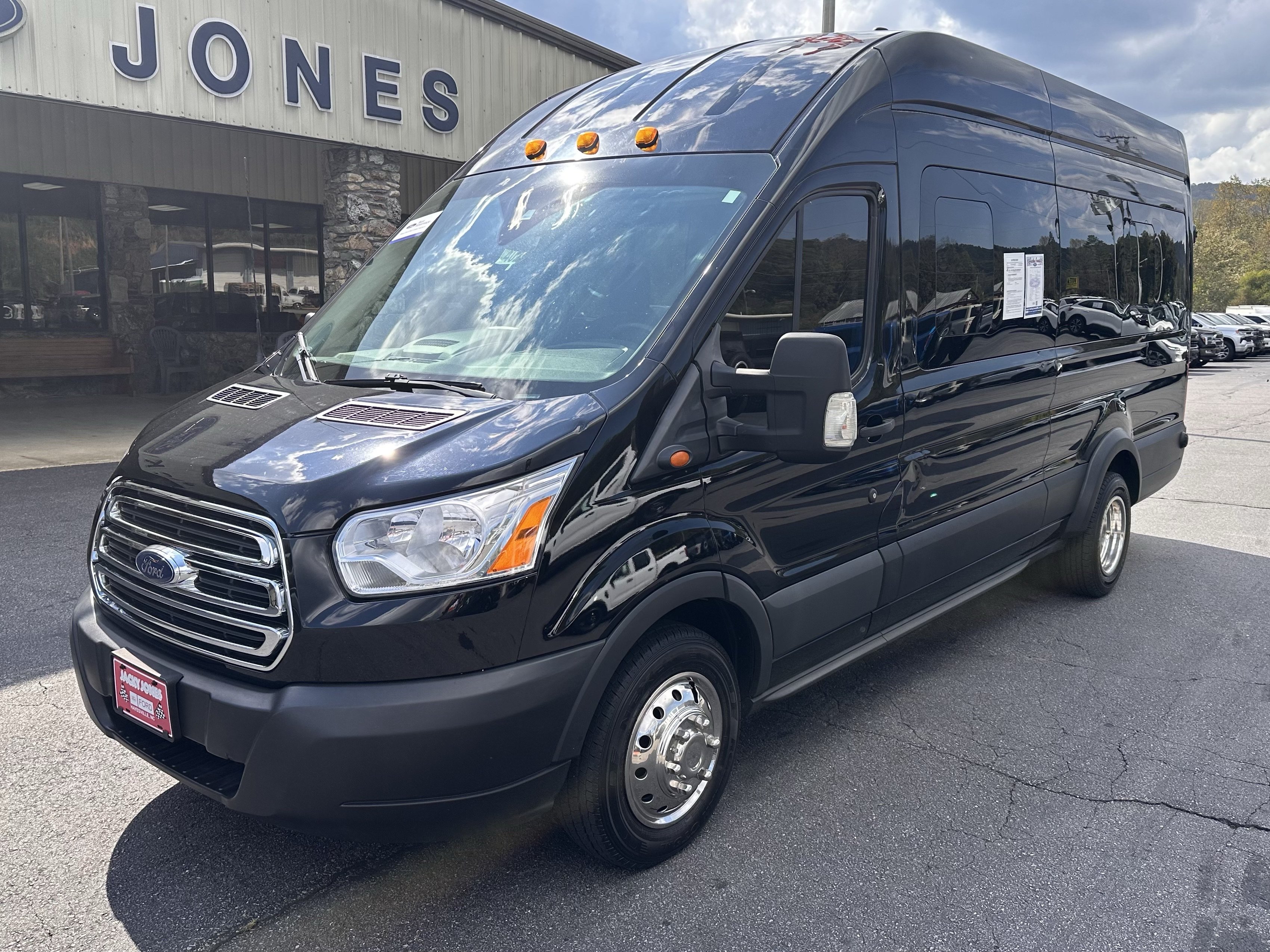 Certified 2019 Ford Transit 350 XLT RWD image 2