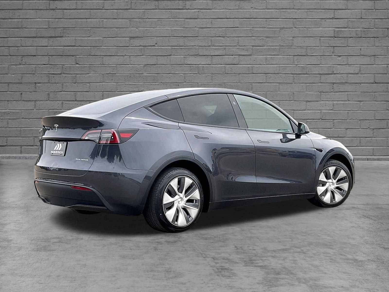 Used 2024 Tesla Model Y Long Range AWD/4WD image 5