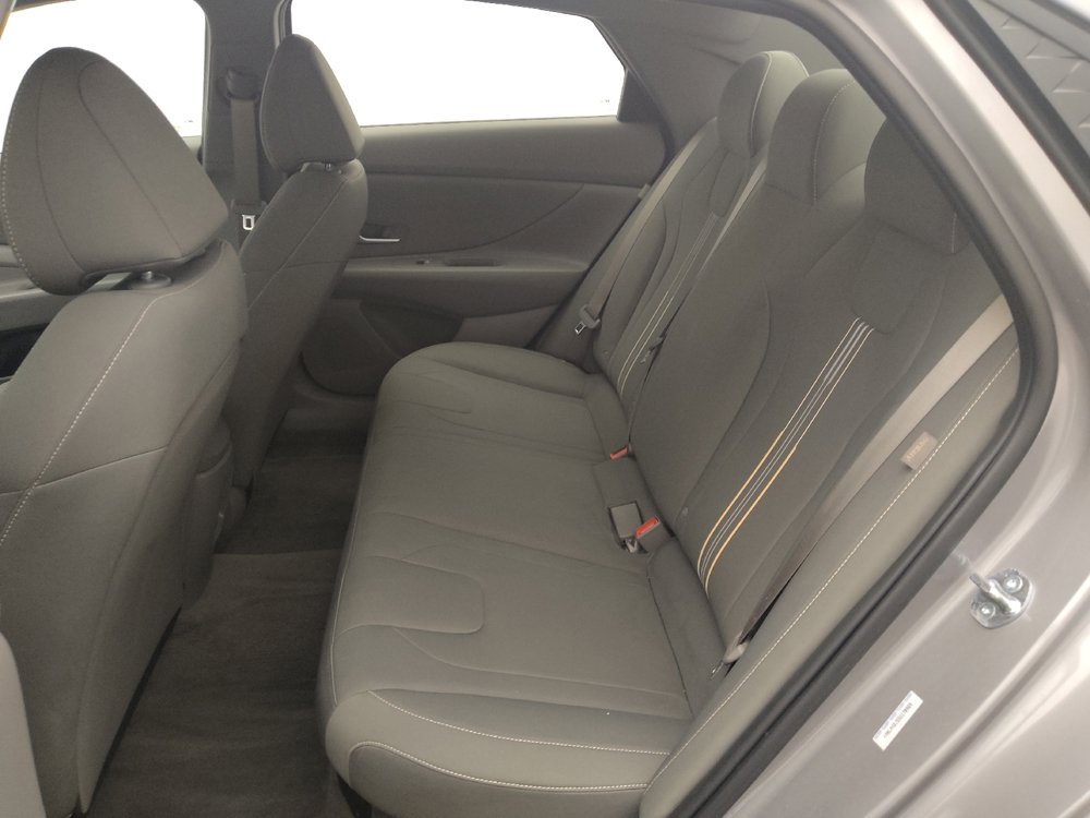 Used 2025 Hyundai Elantra Hybrid FWD image 18