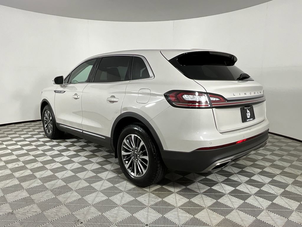Used 2023 Lincoln Nautilus FWD image 3