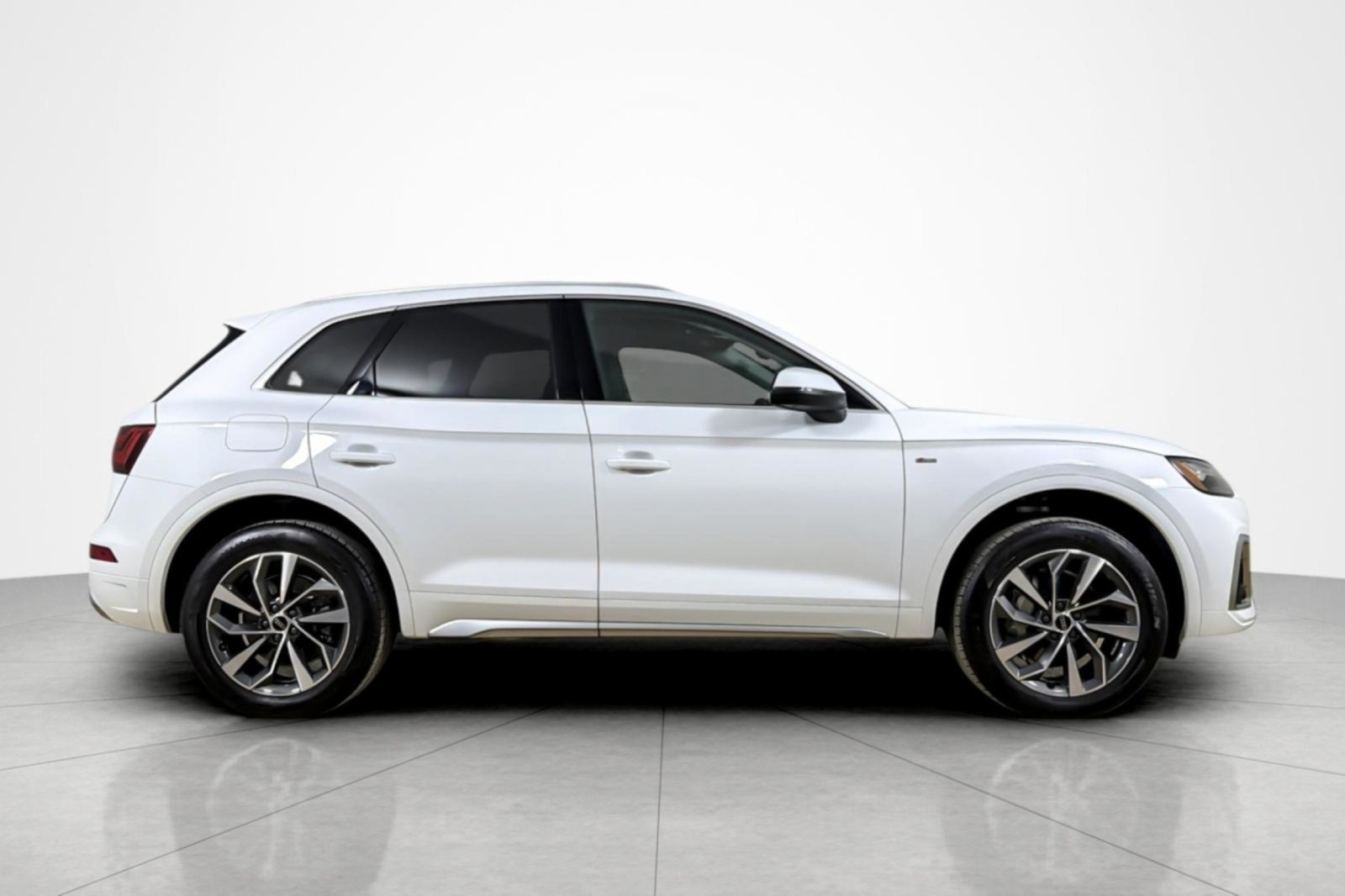 Used 2024 Audi Q5 2.0T Premium Plus w/ Premium Plus Package AWD/4WD image 6