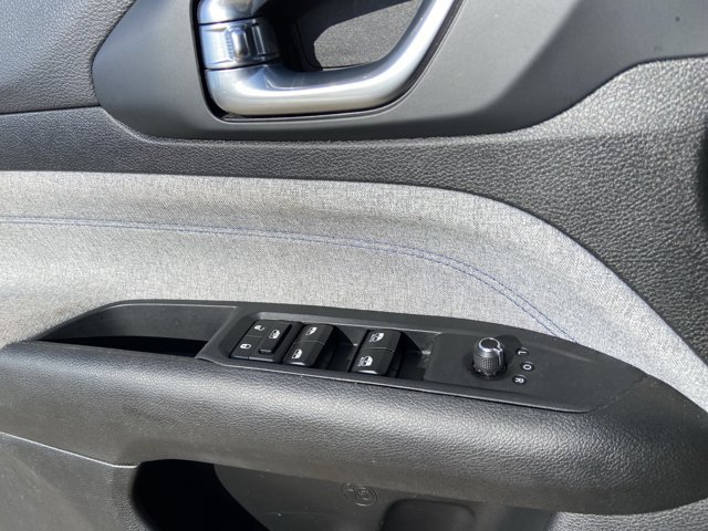 Used 2024 Jeep Compass Latitude image 43