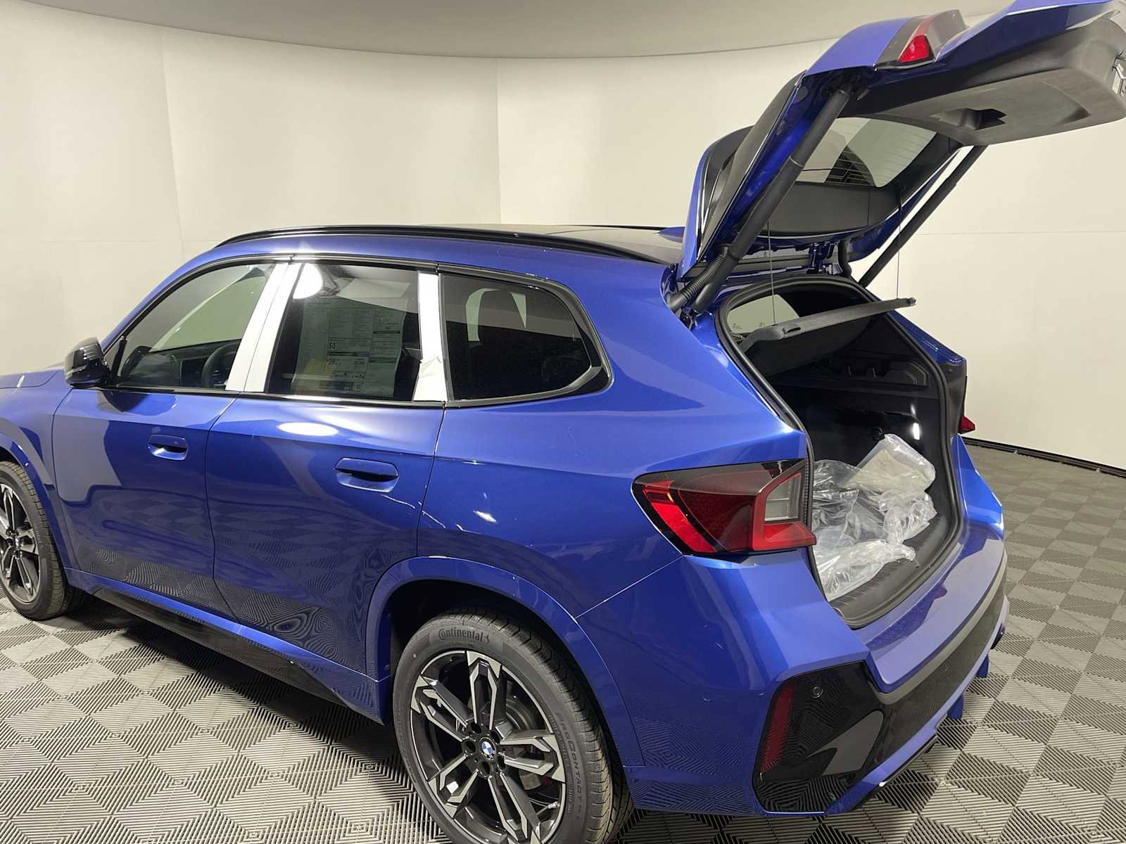 Used 2025 BMW X1 xDrive28i w/ Technology Package image 18