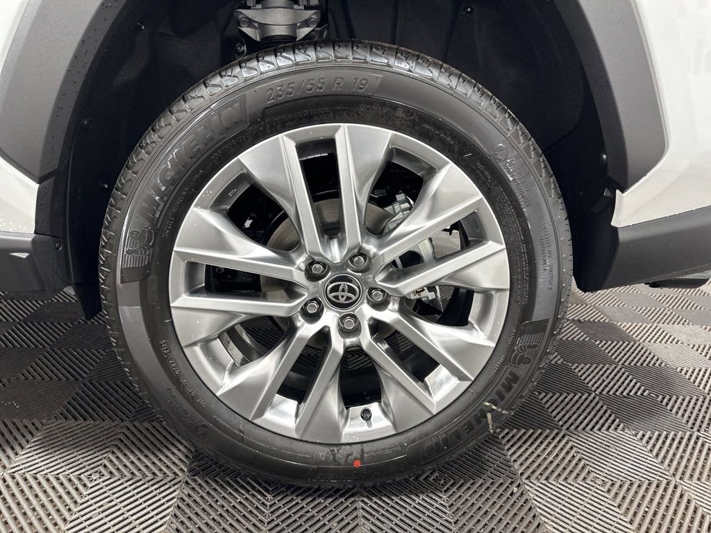 Used 2025 Toyota RAV4 XLE Premium image 36