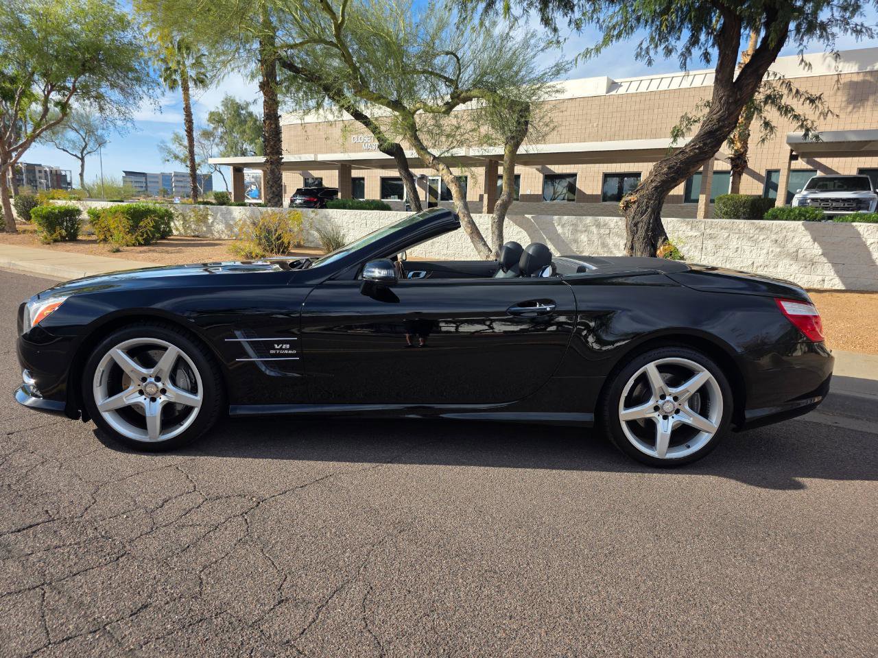 Used 2013 Mercedes-Benz SL 550 w/ Premium Pkg image 5