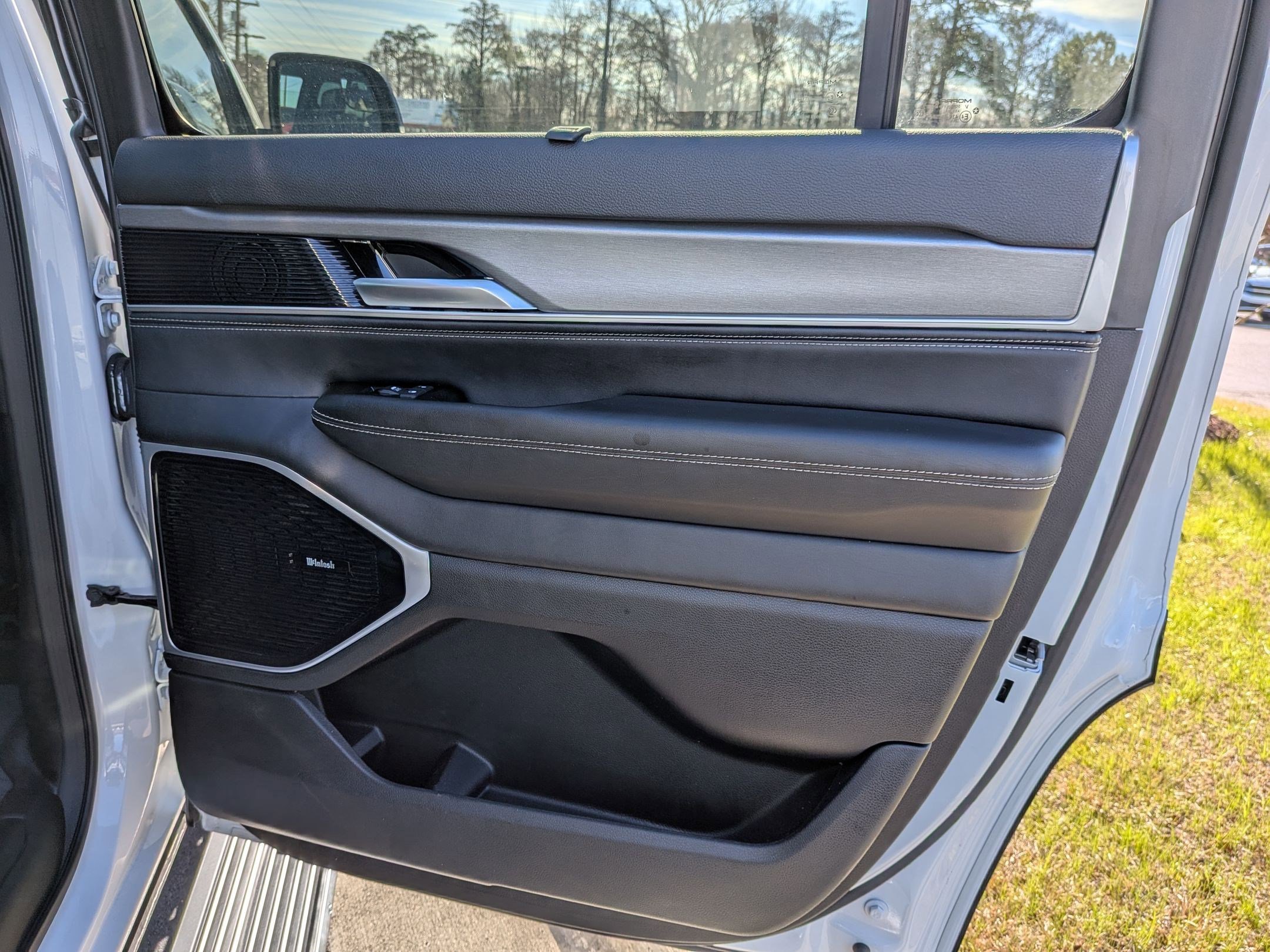 Certified 2025 Jeep Wagoneer Series III w/ Premium Group I image 36