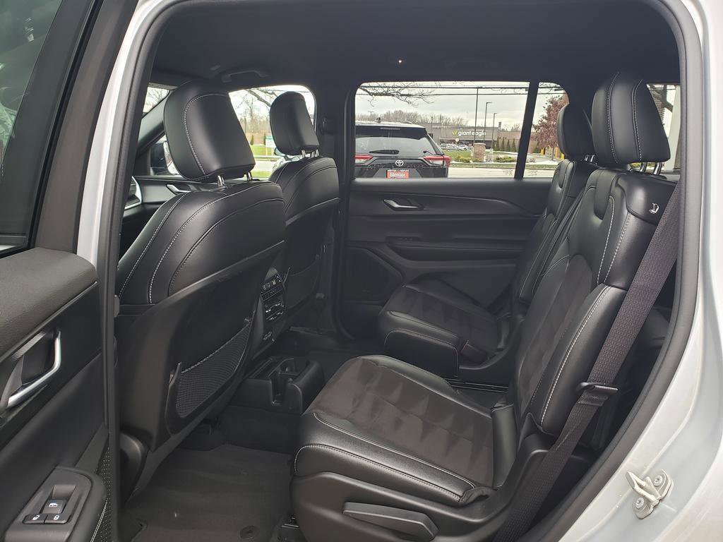 Used 2023 Jeep Grand Cherokee L Laredo image 19