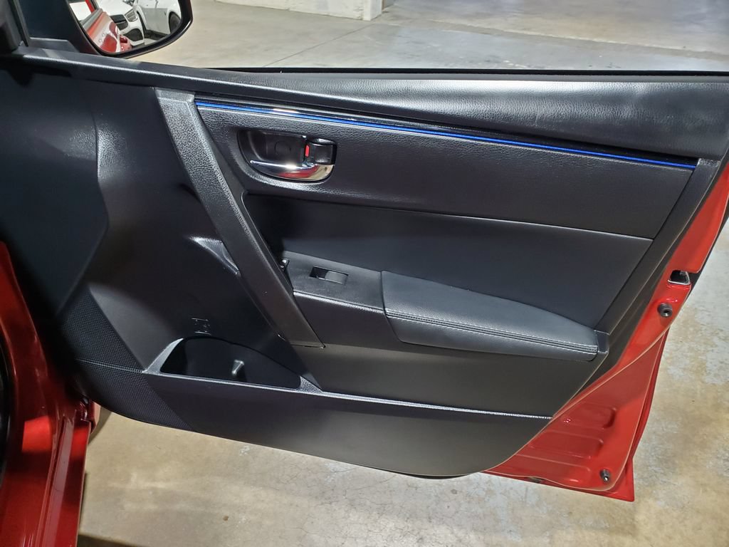 Used 2018 Toyota Corolla XSE FWD image 17