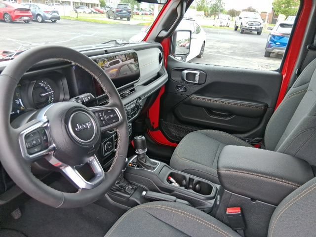 Used 2025 Jeep Wrangler Unlimited Sahara w/ Safety Group AWD/4WD image 14