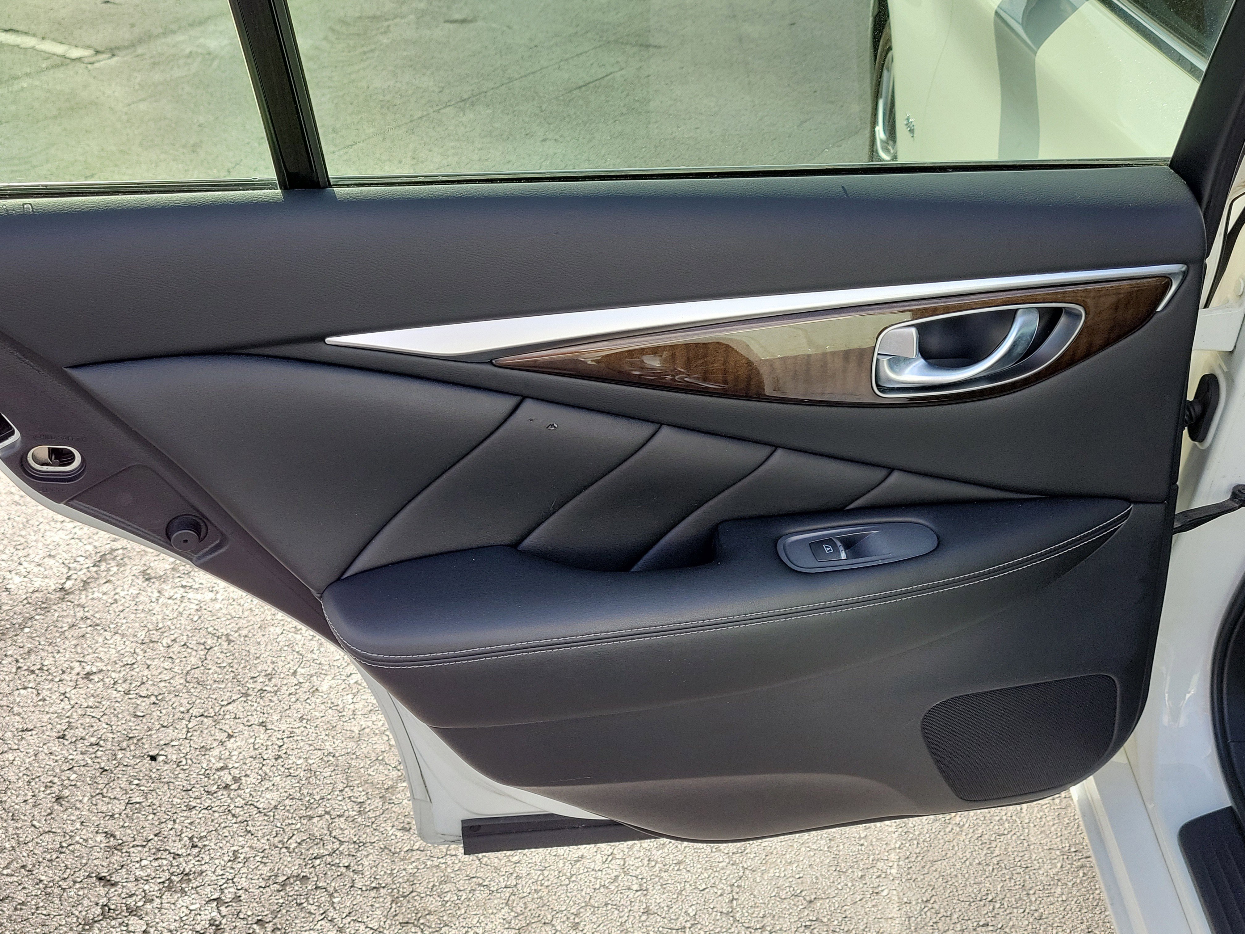 Used 2019 INFINITI Q50 Luxe w/ Essential Package (3.0T Luxe) image 8